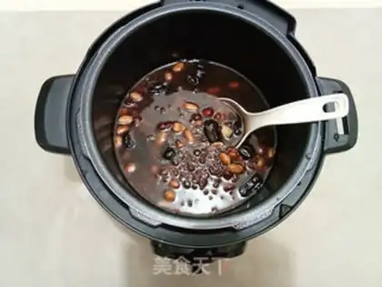 Make "Red-tree peanut gruel." step 5