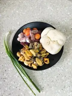 Make Monkey-head mushrooms and chicken grubs step 0