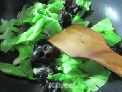 Make Blackwood cabbage with potatoes step 3