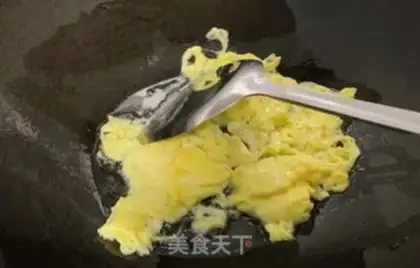Make Roach and fried eggs step 1