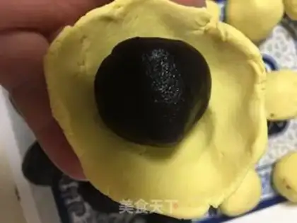 Make Sesame pumpkin bean cake step 4