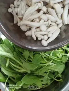 Make The greens are burning white mushrooms step 0