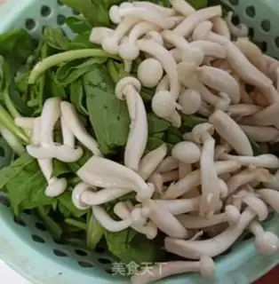 Make The greens are burning white mushrooms step 1