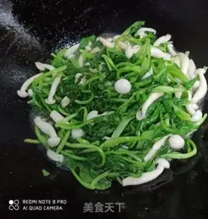 Make The greens are burning white mushrooms step 4