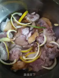 Make Pork hoof soup step 1