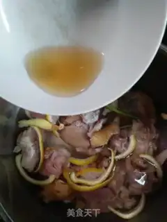 Make Pork hoof soup step 2