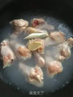 Make Carrot stewed chicken wings step 0