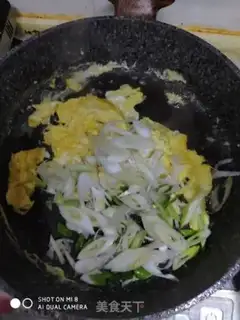 Make Onion fried eggs step 4