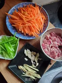 Make Carrot pepper and beef step 0