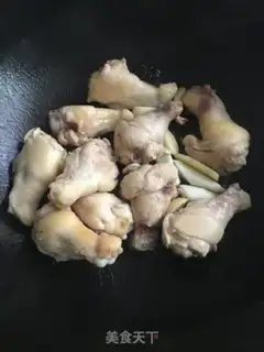 Make Carrot stewed chicken wings step 4