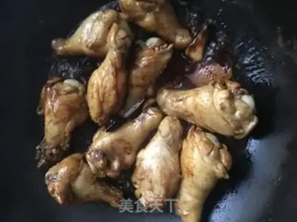 Make Carrot stewed chicken wings step 7