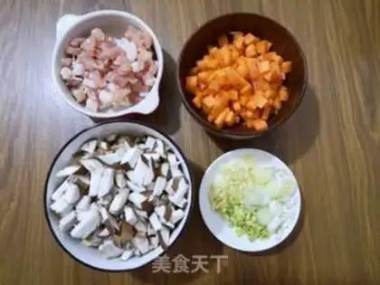 Make Spaghetti mushroom sauce step 1