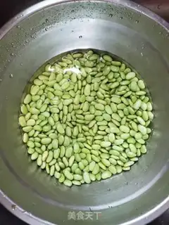Make Pigbone carrots, soybean soup step 1
