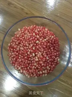 Make Fresh pomegranate juice step 1