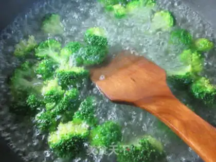 Make Scallops, broccoli step 1
