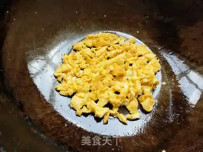 Make cucumber fried eggs step 3