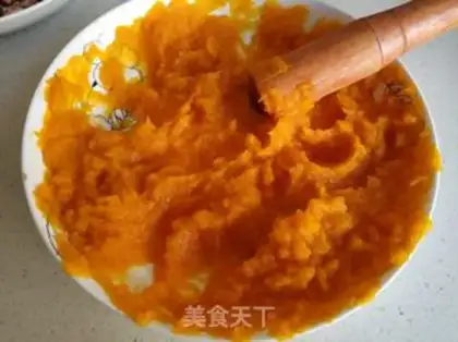 Make Pumpkin rolls step 1
