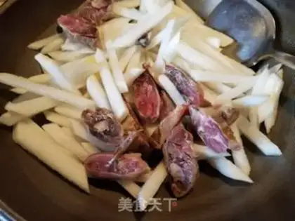 Make Duck-legged fish boiled radish step 6
