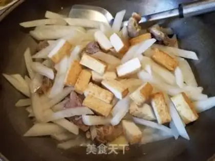 Make Duck-legged fish boiled radish step 7