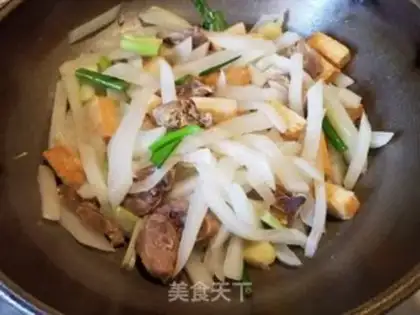 Make Duck-legged fish boiled radish step 8