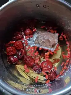 Make The rooster is full of soup step 1