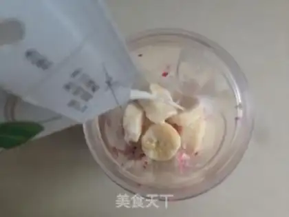 Make Banana dragon milkshake step 0