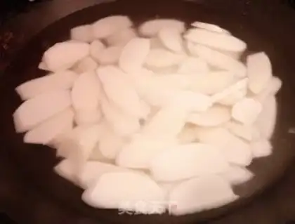 Make Tomato eggs, fried cake step 1