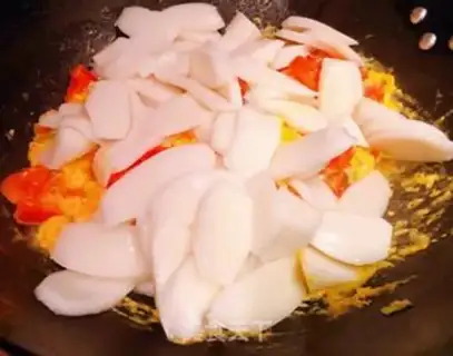 Make Tomato eggs, fried cake step 9