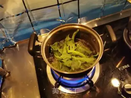 Make A grapefruit juice with iced grass step 1