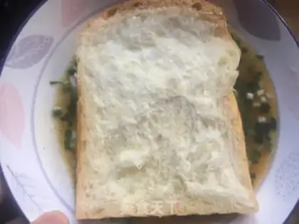 Make Onion egg toast step 4