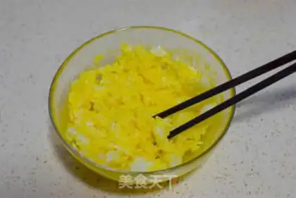 Make Gold egg fried rice step 1