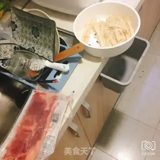 Make Golden mushroom roll step 0
