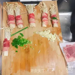 Make Golden mushroom roll step 1