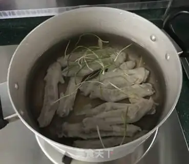 Make Pork-wire soup step 3