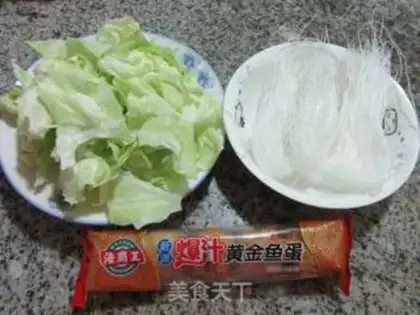 Make A fan of gold fish eggs and cabbage step 0