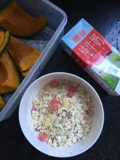 Make Milk pumpkin oatmeal step 0