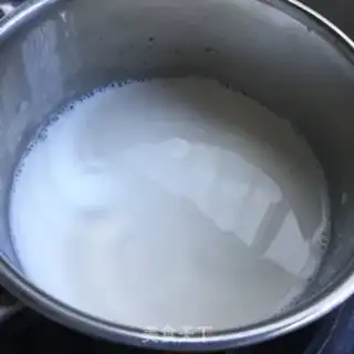 Make Milk pumpkin oatmeal step 1