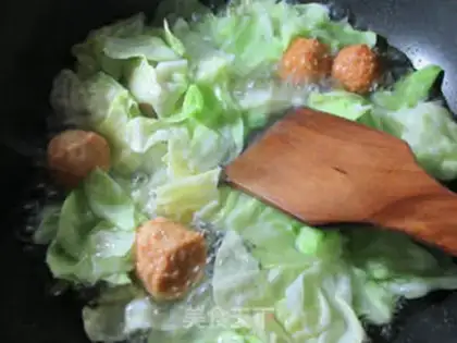 Make A fan of gold fish eggs and cabbage step 3