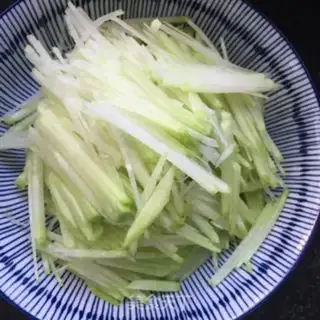 Make Gold hooks, sea rice, radish step 2