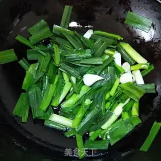 Make Garlic sprouts and flowers step 7