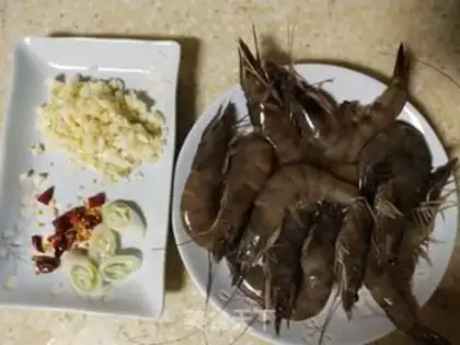 Make Garlic shrimp step 0