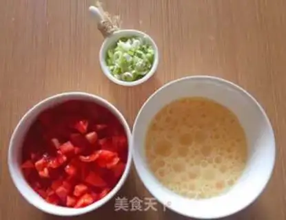 Make Tomato egg corn noodles step 1