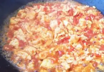 Make Tomato egg corn noodles step 2