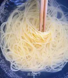 Make Tomato egg corn noodles step 3