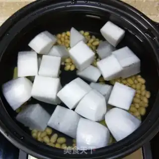 Make Carrot fishball soup step 2