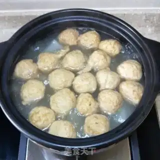 Make Carrot fishball soup step 4