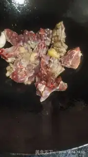 Make A duck with a lotus peanut step 2