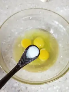 Make Nine-storey tower fried eggs step 4