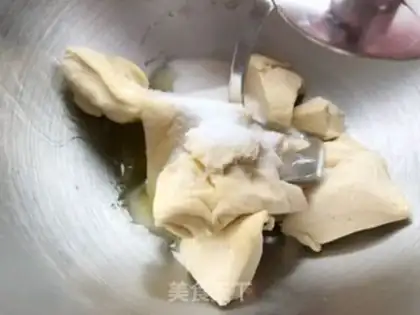 Make Chinese cream toast step 4