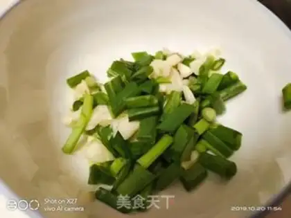Make Onion black bean sprouts step 0